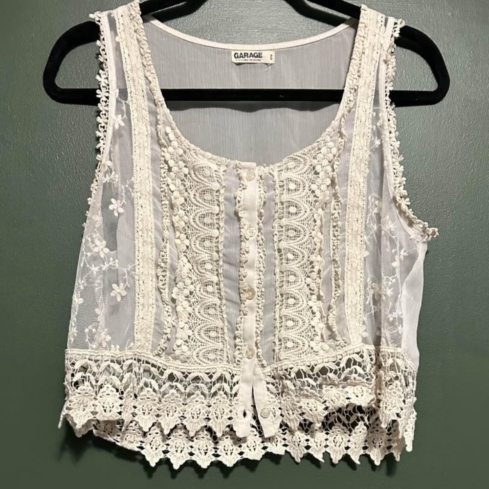 Garage lace detail button up top